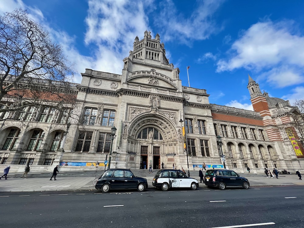 Visitor's Guide to the Victoria and Albert Museum in London