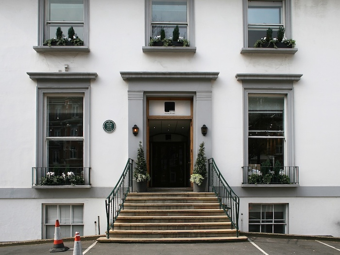 Main entrance at EMI Studios (now Abbey Road Studios, pictured 2007). Photo Credit: © Public Domain via Wikimedia Commons.