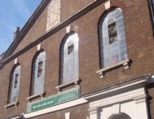 Entrance to Brick Lane Mosque or Brick Lane Jamme Masjid in London. Photo Credit: © Lemur12 via Wikimedia Commons.