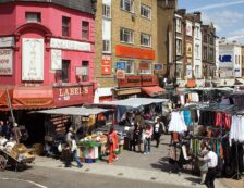 Petticoat Lane Market in London. Photo Credit: © Andrew Dunn via Wikimedia Commons.