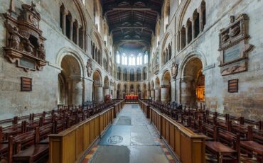 View towards the altar of the Priory Church of St Bartholomew the Great in London. Photo Credit: © Diliff via Wikimedia Commons.